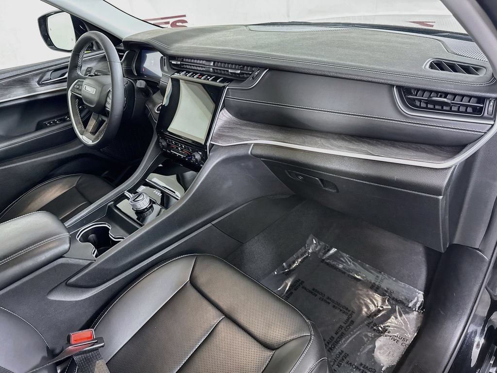 Used 2023 Jeep Grand Cherokee L Limited w/ Luxury Tech Group II AWD/4WD image 35
