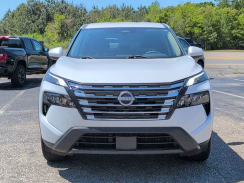 Used 2024 Nissan Rogue SV image 9