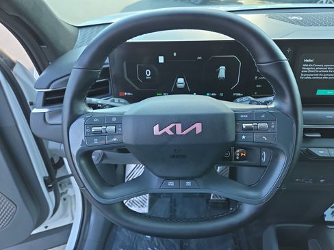 Certified 2024 Kia EV9 GT-Line AWD/4WD image 17