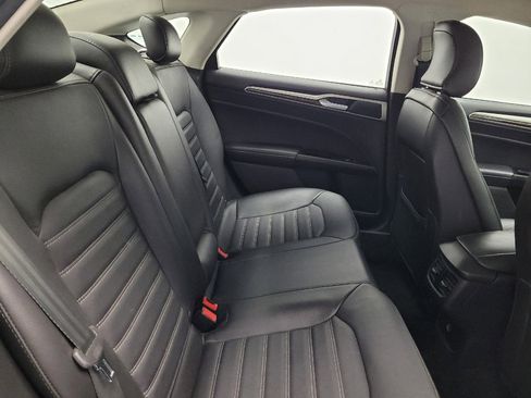 Used 2016 Ford Fusion SE w/ Equipment Group 202A image 19