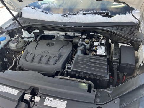 Used 2018 Volkswagen Tiguan SE w/ Panoramic Sunroof Package image 10