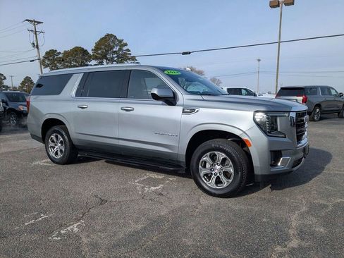 Used 2024 GMC Yukon XL SLE w/ Gmc Pro Safety Plus Package image 3