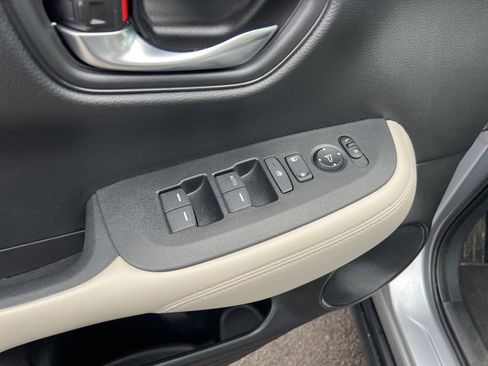 Used 2023 Honda HR-V LX image 21