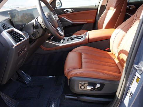 Used 2024 BMW X7 xDrive40i w/ Premium Package image 16