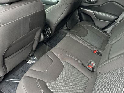 Used 2019 Jeep Cherokee Latitude w/ Popular Appearance Group