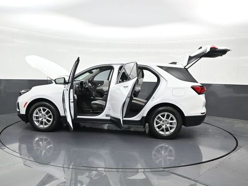 Used 2023 Chevrolet Equinox LS image 33