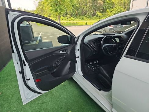 Used 2016 Ford Focus RS AWD/4WD image 38