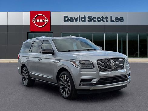 Used 2021 Lincoln Navigator Reserve w/ Luxury Package image 3