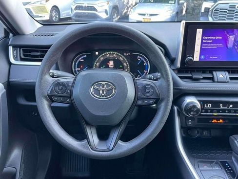 Used 2025 Toyota RAV4 XLE AWD/4WD image 16