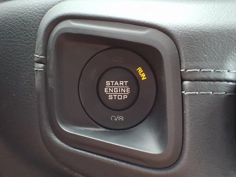 Used 2025 Jeep Wrangler Unlimited Sahara AWD/4WD image 7
