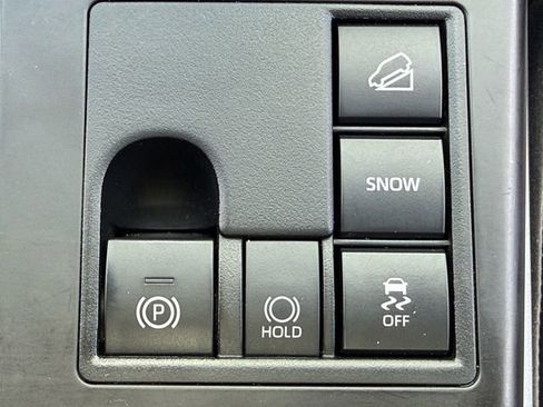 Certified 2023 Toyota Highlander XLE image 24