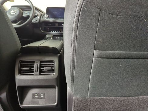 Used 2024 Nissan Rogue SV FWD image 30