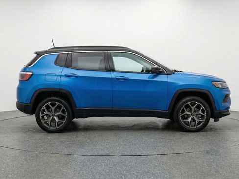 Used 2025 Jeep Compass Limited image 11