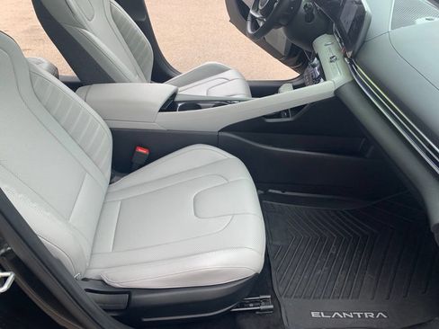 Certified 2024 Hyundai Elantra Limited FWD image 15