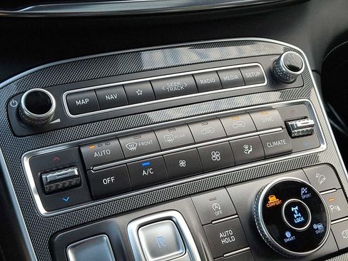 Used 2022 Hyundai Santa Fe Limited AWD/4WD image 16