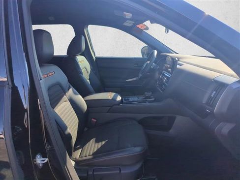 Used 2025 Nissan Pathfinder Rock Creek image 22