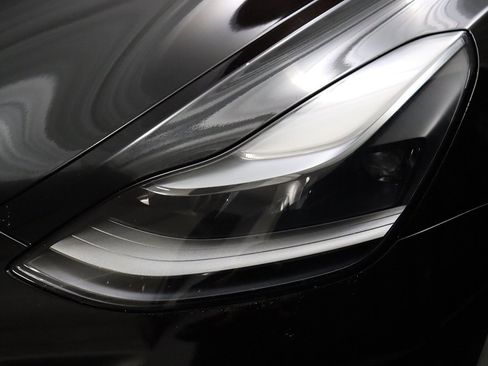 Used 2023 Tesla Model 3 Standard Range image 15