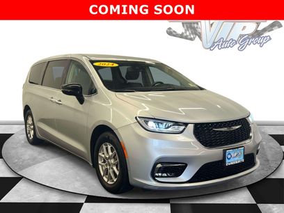 Used 2024 Chrysler Pacifica Touring-L