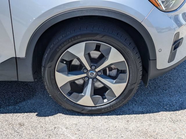 Certified 2024 Volvo XC40 B5 Plus w/ Protection Package Premier AWD/4WD image 14
