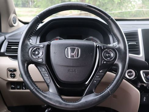 Used 2016 Honda Pilot Touring image 18
