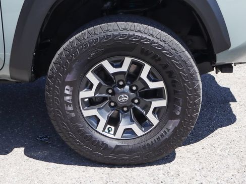 Used 2023 Toyota Tacoma TRD Off-Road w/ Technology Package RWD image 43