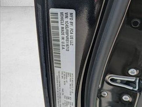 Used 2024 Jeep Wagoneer L Series II RWD image 19