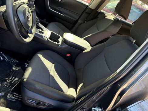 Used 2025 Toyota RAV4 XLE w/ Convenience Package image 34
