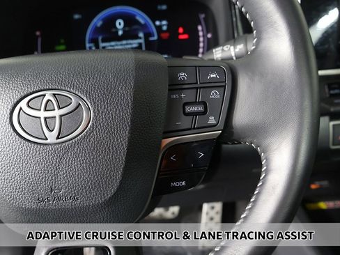 Used 2025 Toyota Camry SE FWD image 3