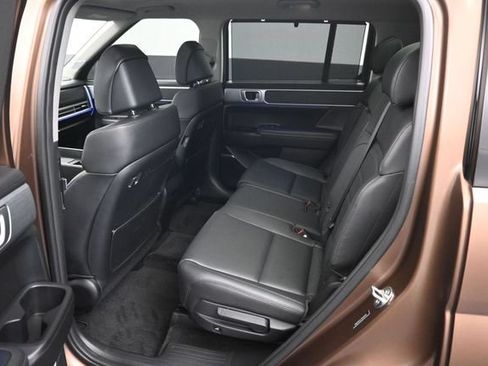 Used 2024 Hyundai Santa Fe Limited AWD/4WD image 10