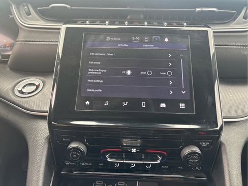 Used 2024 Jeep Grand Cherokee Laredo image 15