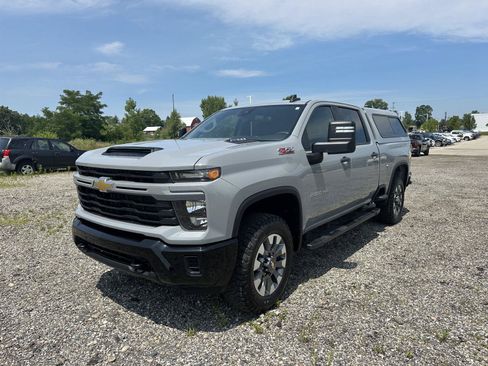Used 2024 Chevrolet Silverado 2500 Custom w/ Custom Convenience Package AWD/4WD image 2