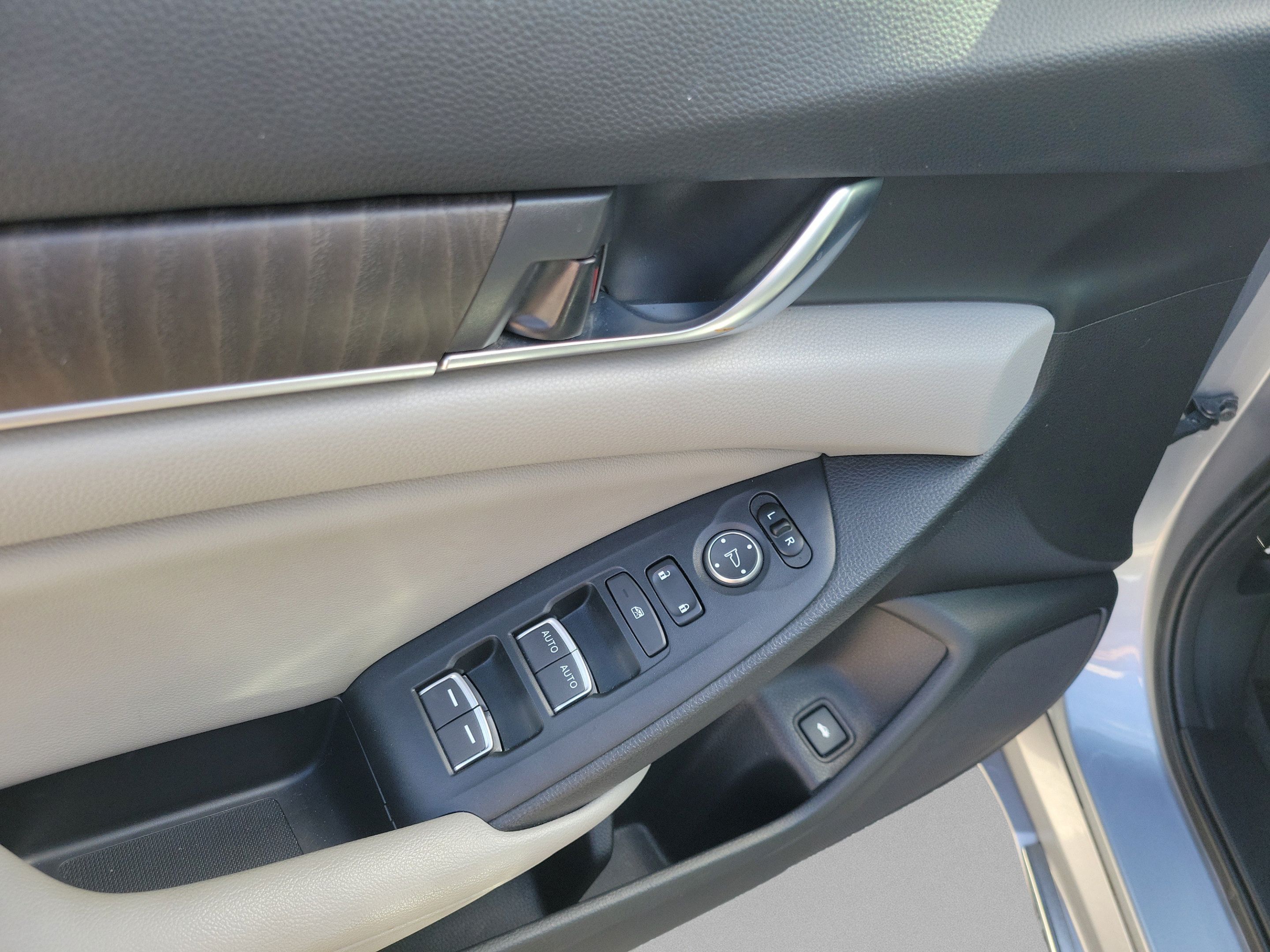 Used 2020 Honda Accord EX image 16