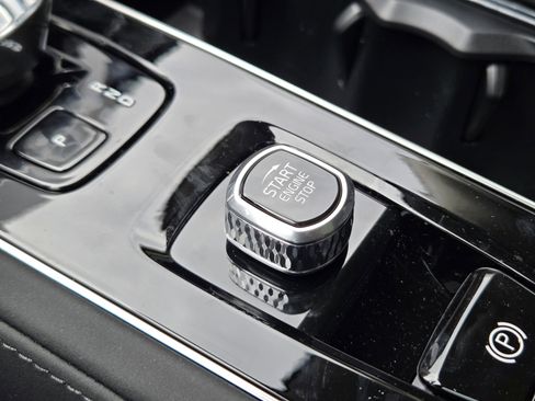 New 2026 Volvo XC90 B6 Plus w/ Protection Package Premier image 22