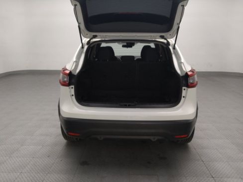 Used 2021 Nissan Rogue Sport S image 29