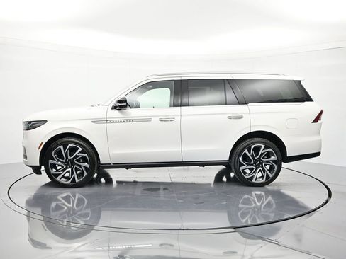 New 2026 Lincoln Navigator Reserve AWD/4WD image 8