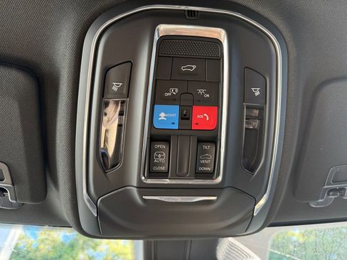 New 2025 Jeep Grand Cherokee Altitude image 26