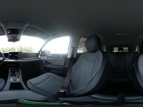 Used 2026 Volkswagen Tiguan SE FWD image 33