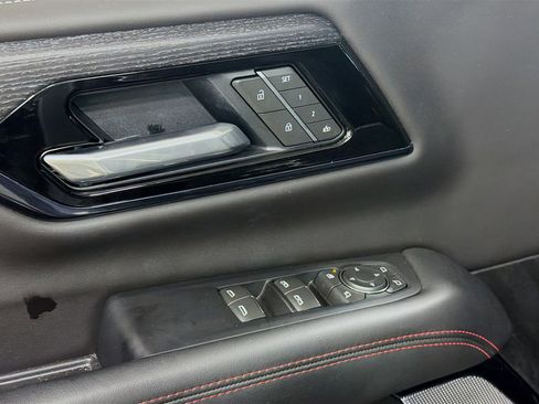 Used 2025 GMC Yukon AT4 Ultimate image 17