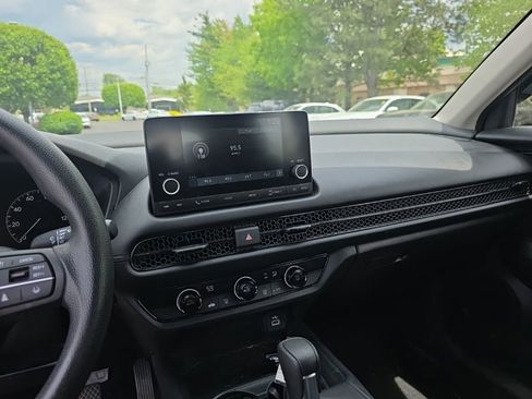 Certified 2023 Honda HR-V LX image 18
