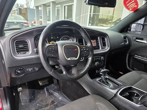Used 2017 Dodge Charger SE w/ Popular Equipment Group image 9