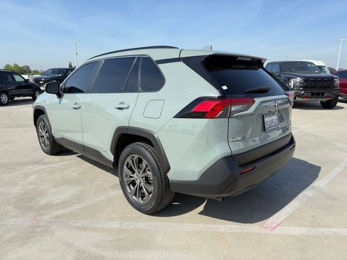 Used 2023 Toyota RAV4 XLE Premium image 2
