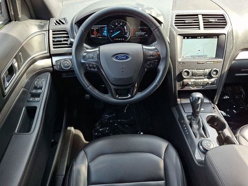 Used 2019 Ford Explorer XLT w/ Equipment Group 202A AWD/4WD image 11