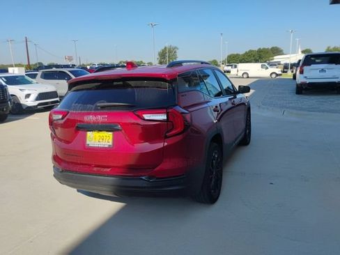 Used 2024 GMC Terrain SLE w/ Driver Convenience Package FWD image 3