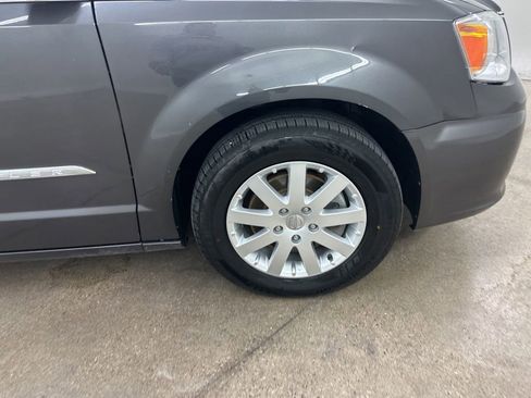Used 2016 Chrysler Town & Country Touring FWD image 14