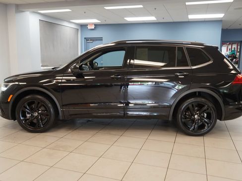 Used 2023 Volkswagen Tiguan SE R-Line AWD/4WD image 2