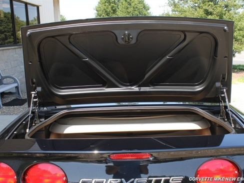 Used 2002 Chevrolet Corvette Convertible w/ Preferred Equipment Group2 image 27