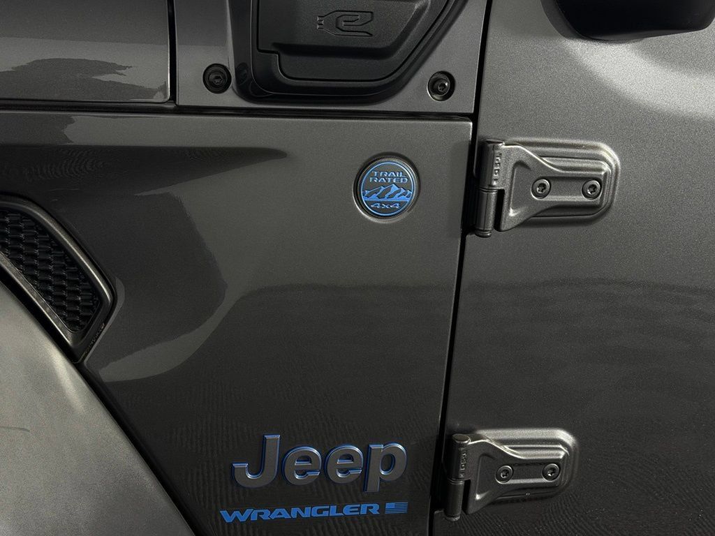 Used 2023 Jeep Wrangler Unlimited w/ 8.4" Radio Group AWD/4WD image 11