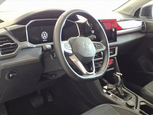 Used 2025 Volkswagen Taos SE image 9