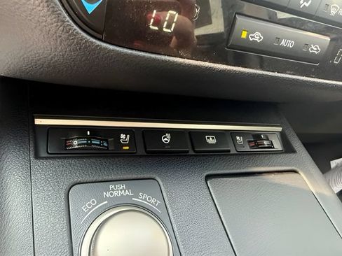 Used 2014 Lexus ES 350 w/ Luxury Package FWD image 18