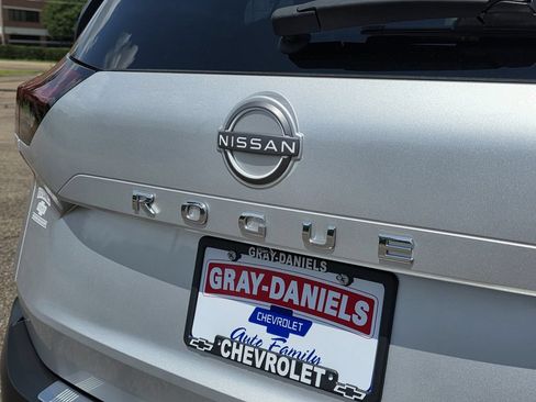 Used 2023 Nissan Rogue SV AWD/4WD image 32